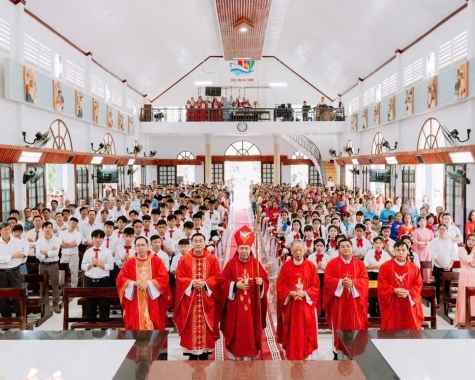 THÁNH LỄ BAN BÍ TÍCH THÊM SỨC VÀ LÀM PHÉP ĐÀI ĐỨC MẸ TẠI GIÁO XỨ ĐAKAI