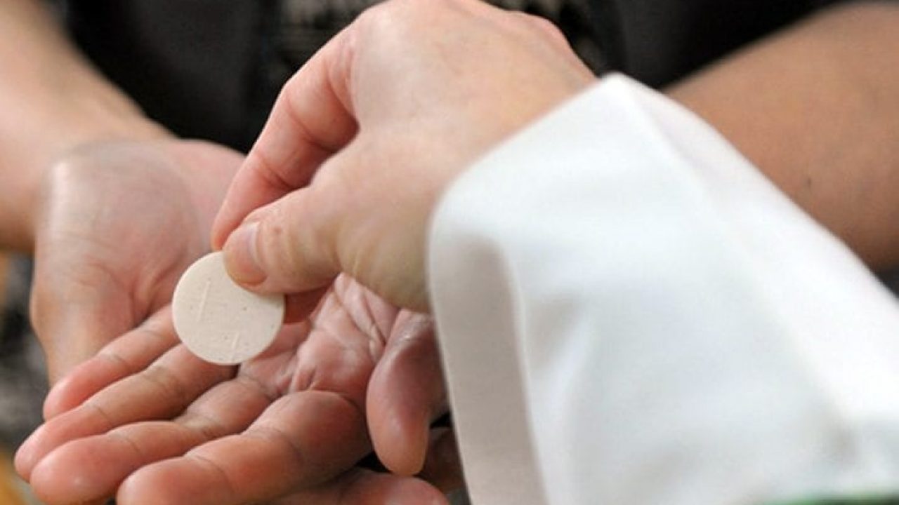 Communion-in-the-hand.jpg